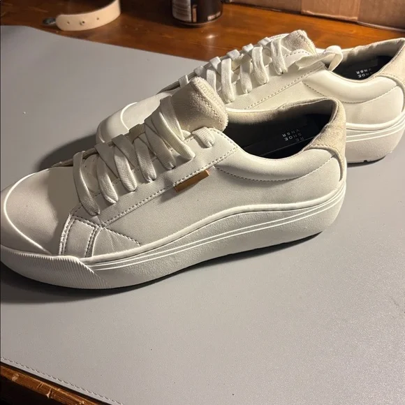 Dr. Scholl's White Lace-Up Sneakers - Picture 4 of 10